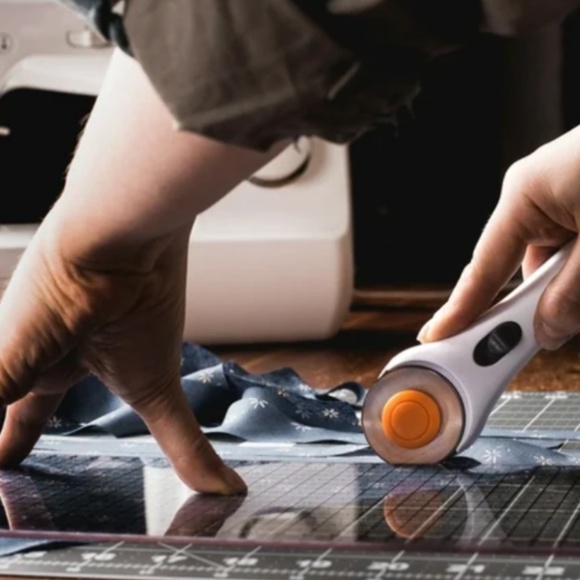 Fiskars Craft Bundle: Rotary cutter, shape cutter, Sliding paper cutter - Picture 7 of 7